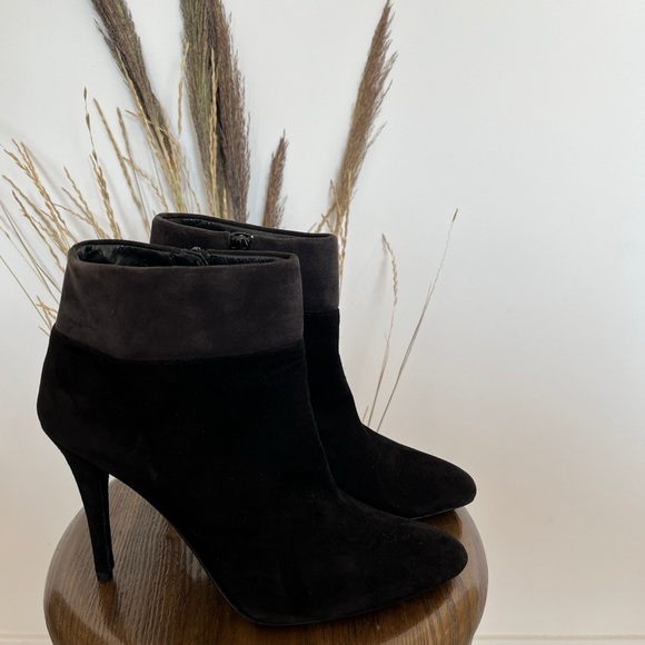 Stuart Weitzman Black Suede Ankle Boots size 10 - Picture 3 of 6